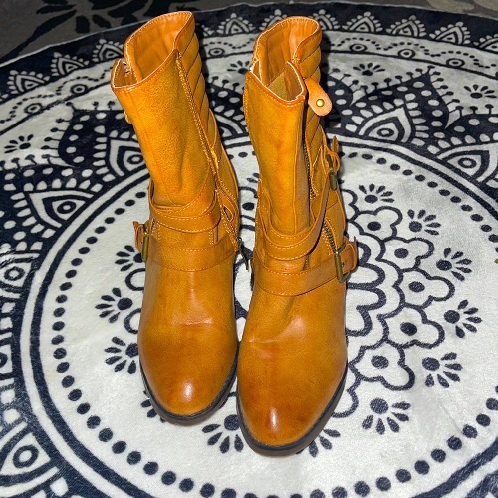 Brown ladies boot